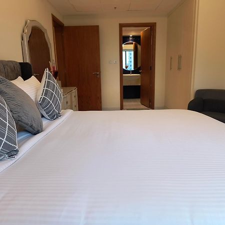 Trinity Holiday Homes - Sheikh Zayed Road Near To Financial Center Metro Station Dubai Eksteriør billede