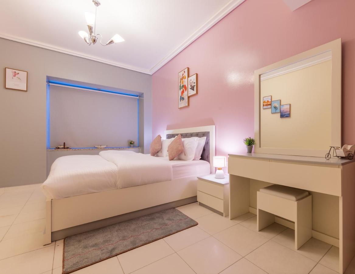 Trinity Holiday Homes - Sheikh Zayed Road Near To Financial Center Metro Station Dubai Eksteriør billede