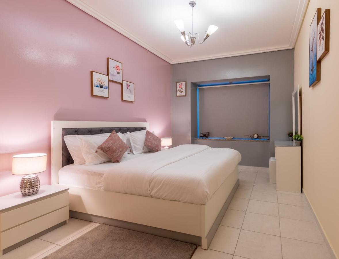 Trinity Holiday Homes - Sheikh Zayed Road Near To Financial Center Metro Station Dubai Eksteriør billede