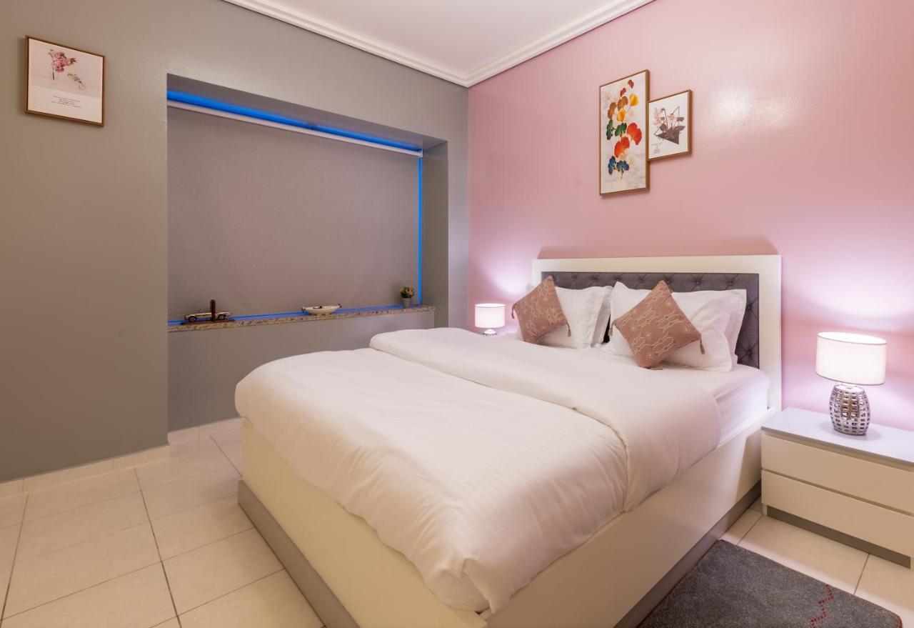 Trinity Holiday Homes - Sheikh Zayed Road Near To Financial Center Metro Station Dubai Eksteriør billede