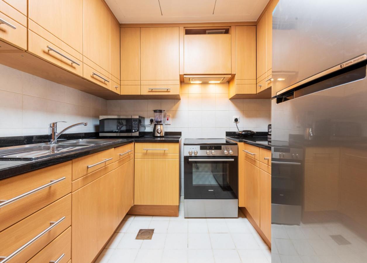 Trinity Holiday Homes - Sheikh Zayed Road Near To Financial Center Metro Station Dubai Eksteriør billede