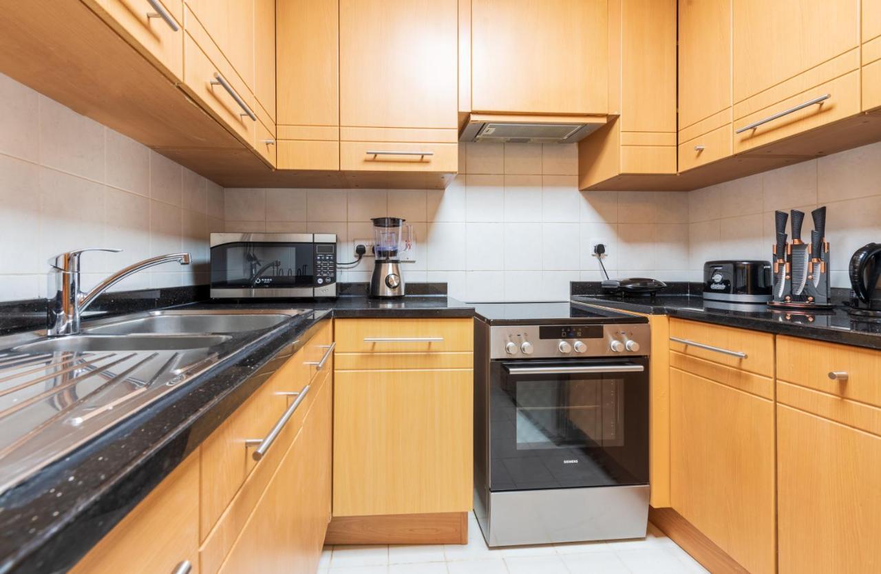 Trinity Holiday Homes - Sheikh Zayed Road Near To Financial Center Metro Station Dubai Eksteriør billede
