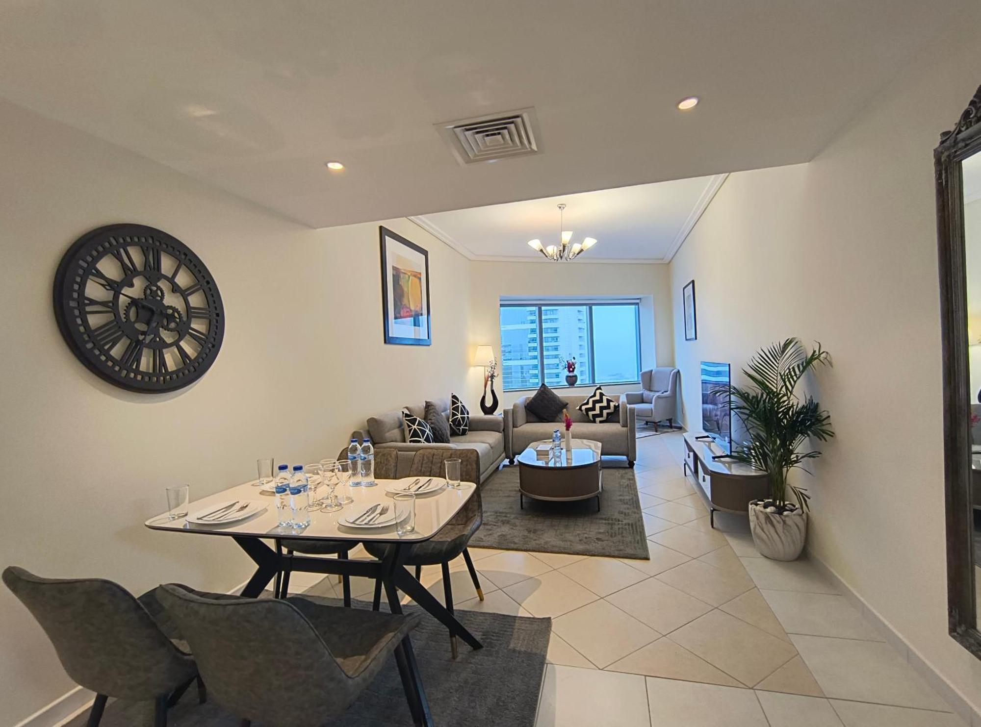 Trinity Holiday Homes - Sheikh Zayed Road Near To Financial Center Metro Station Dubai Eksteriør billede