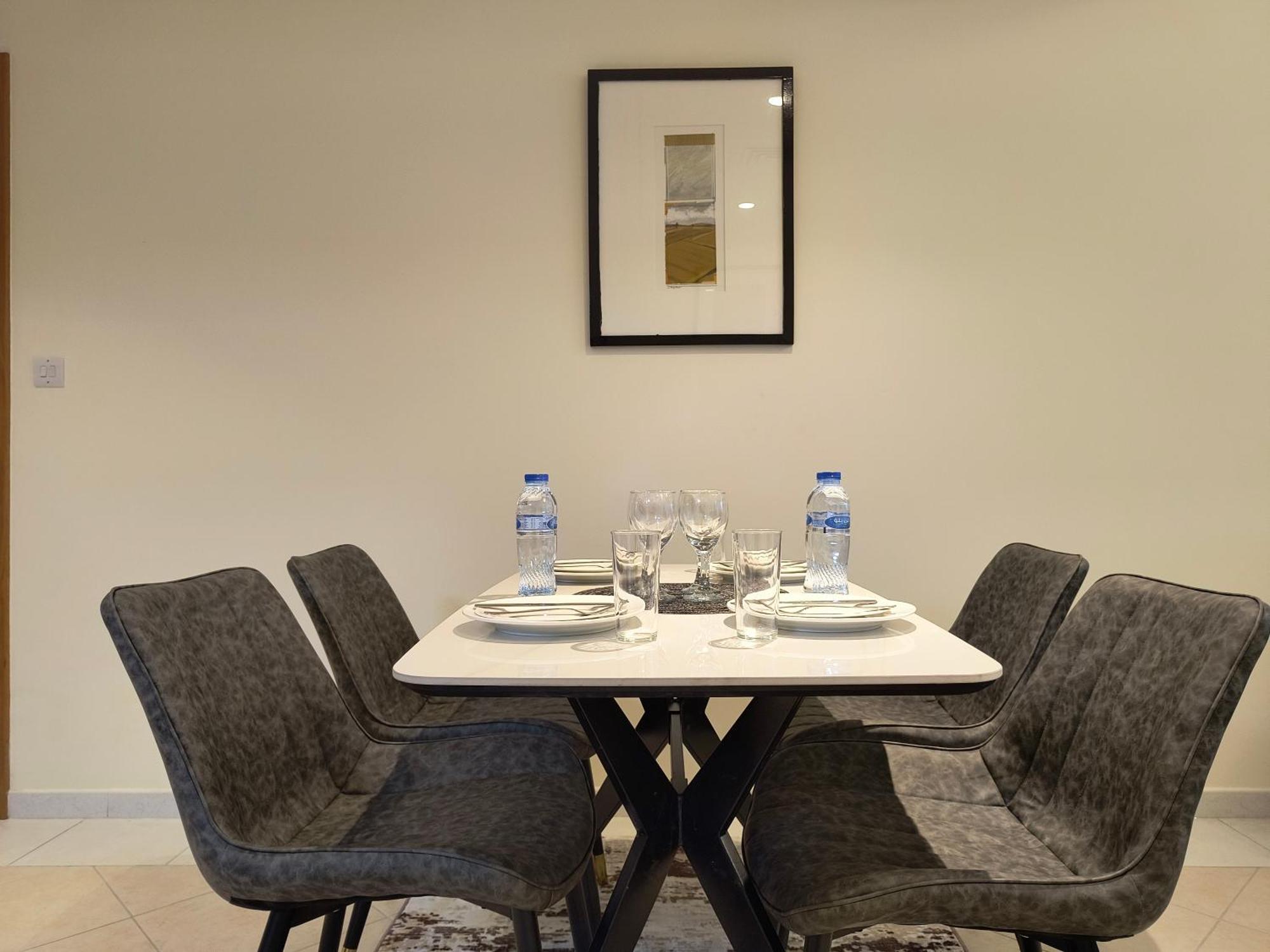 Trinity Holiday Homes - Sheikh Zayed Road Near To Financial Center Metro Station Dubai Eksteriør billede