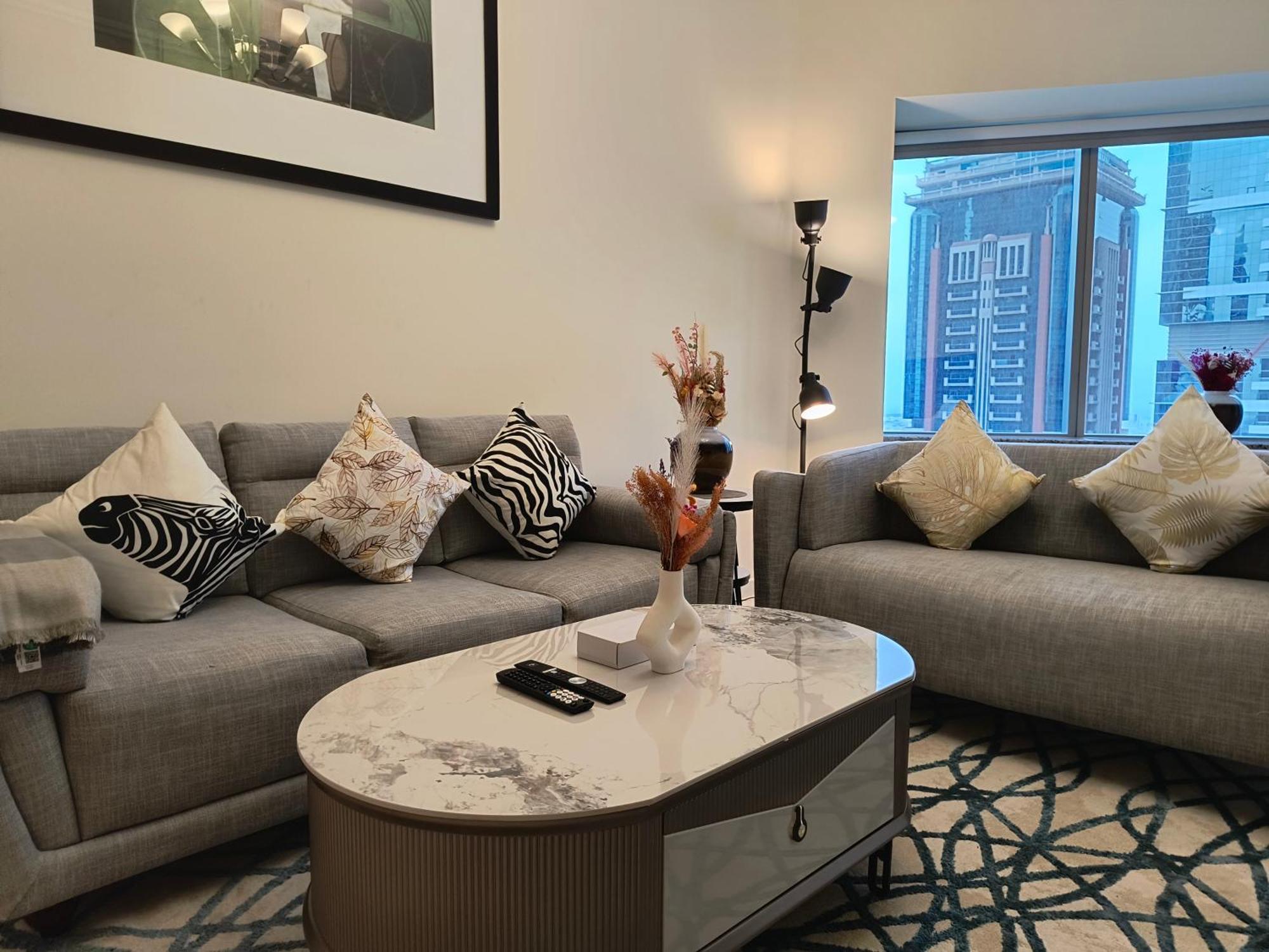 Trinity Holiday Homes - Sheikh Zayed Road Near To Financial Center Metro Station Dubai Eksteriør billede