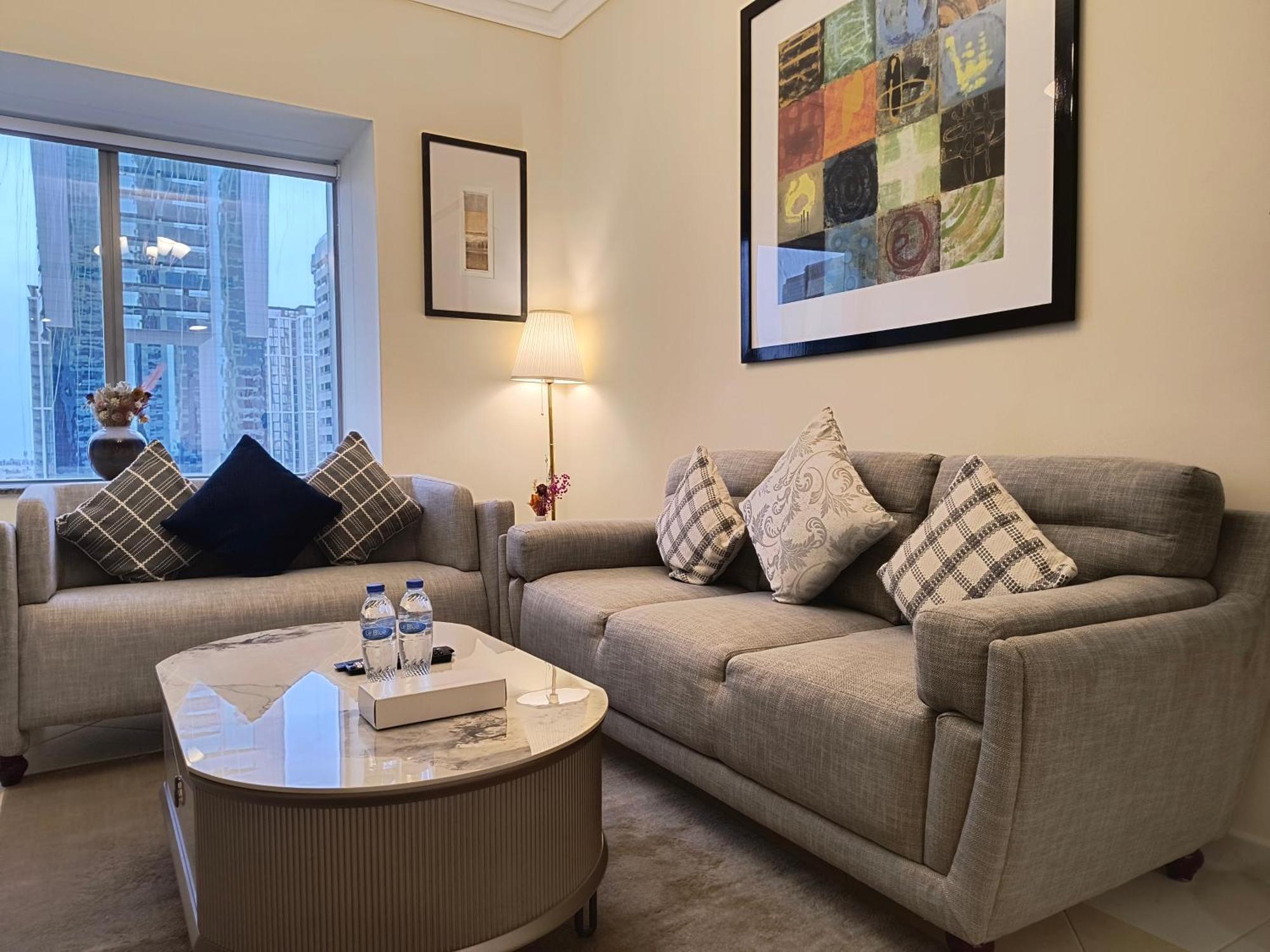 Trinity Holiday Homes - Sheikh Zayed Road Near To Financial Center Metro Station Dubai Eksteriør billede