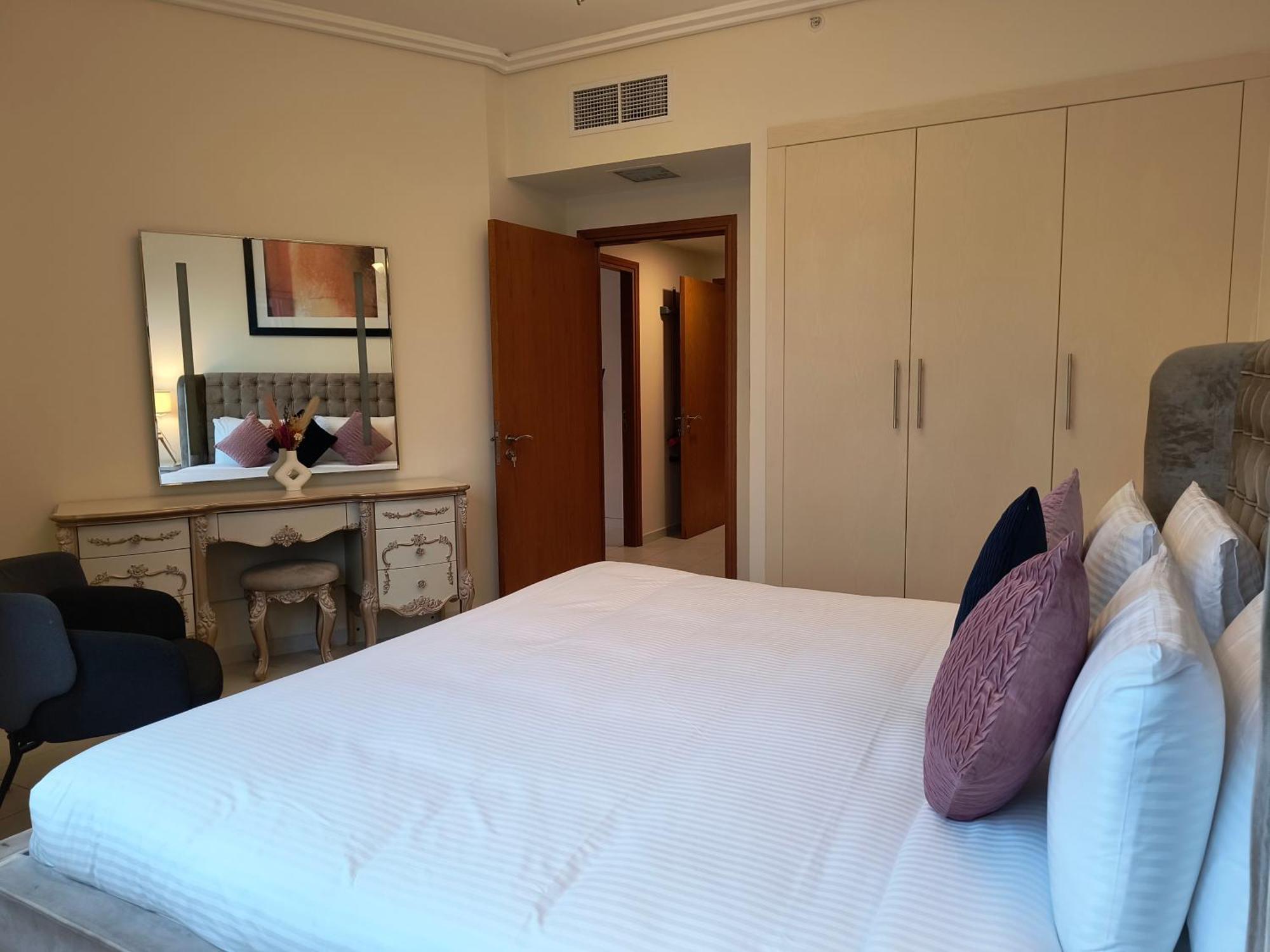Trinity Holiday Homes - Sheikh Zayed Road Near To Financial Center Metro Station Dubai Eksteriør billede