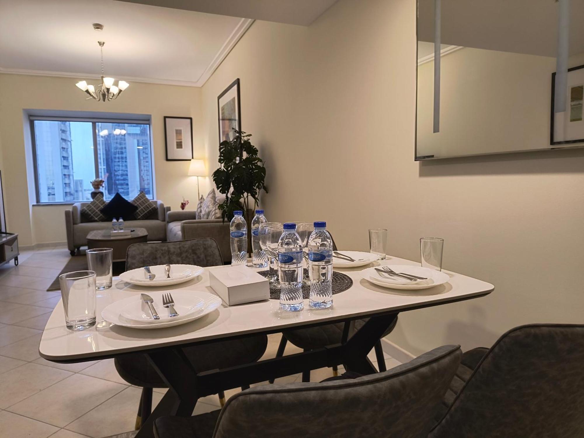 Trinity Holiday Homes - Sheikh Zayed Road Near To Financial Center Metro Station Dubai Eksteriør billede