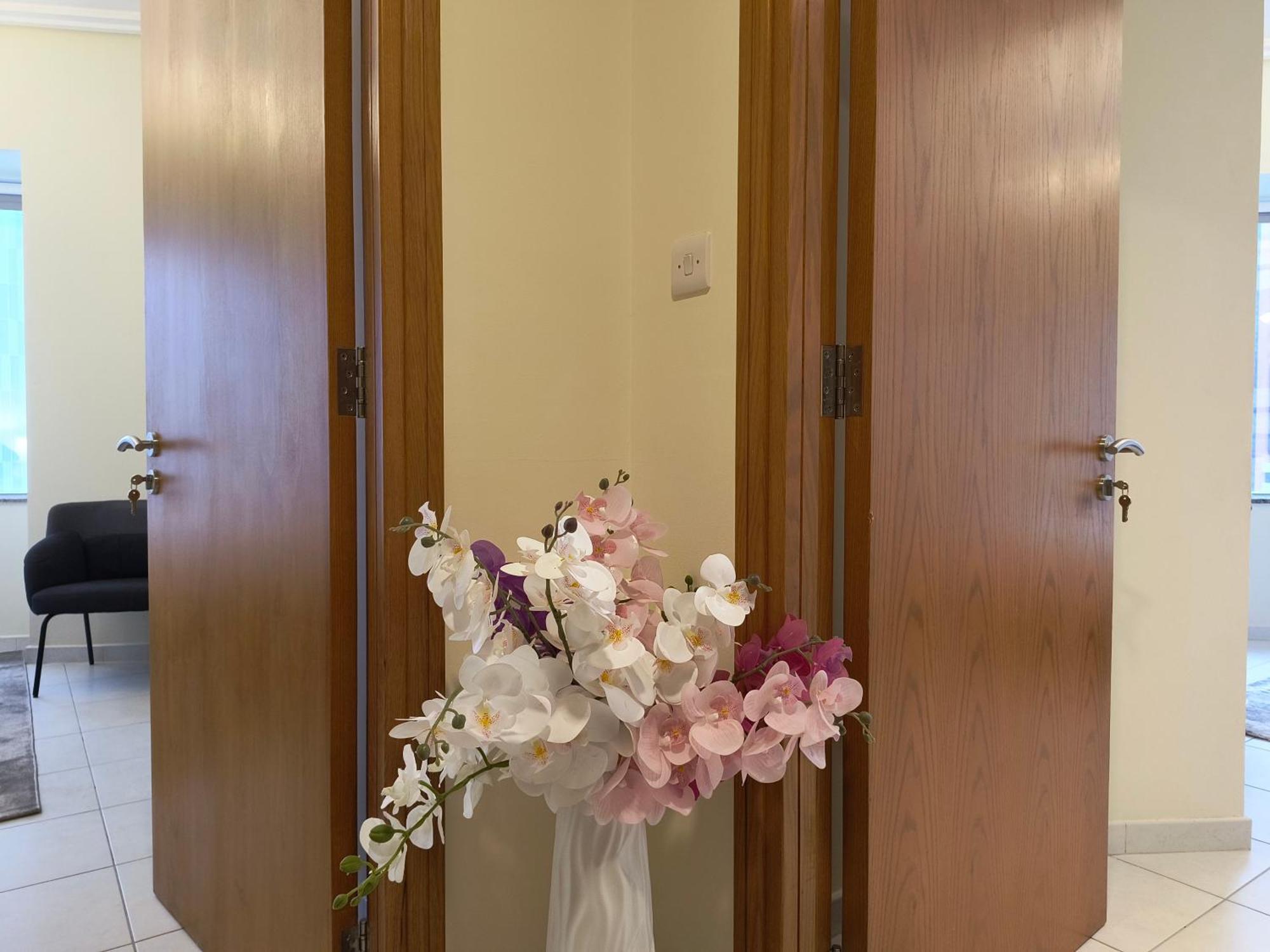Trinity Holiday Homes - Sheikh Zayed Road Near To Financial Center Metro Station Dubai Eksteriør billede