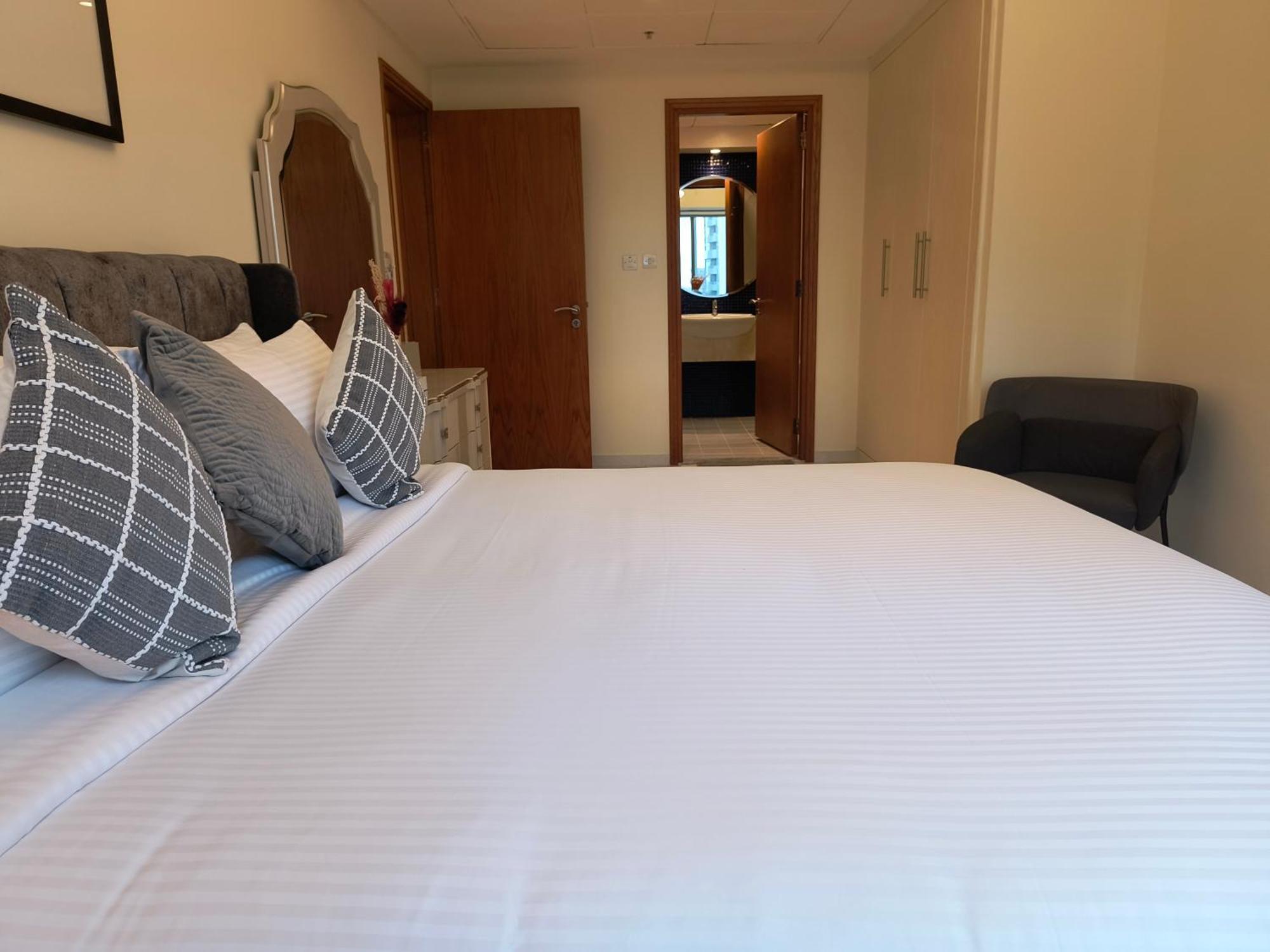 Trinity Holiday Homes - Sheikh Zayed Road Near To Financial Center Metro Station Dubai Eksteriør billede
